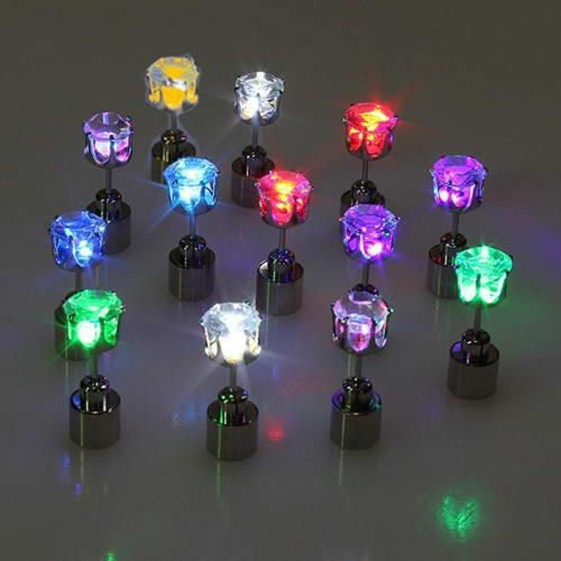 Light Up Nouveauté Éclairage LED Bling Oreille Stud Anneaux Coréen de Flash Zircon Anneaux Accessoires pour Fête Femmes Anneaux De Noël / Glow Stick Piles incluses D2.0