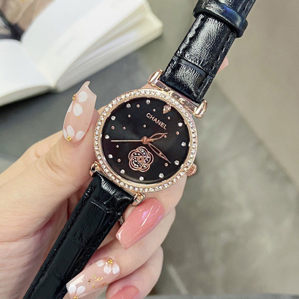 Marke Armbanduhren Frauen Damen Mädchen Kristall Blume Stil Luxus Lederband Quarzuhr CH 89