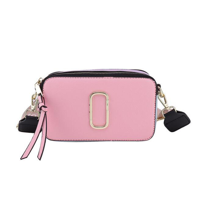 مصمم البيع بالتجزئة Women Counter Counter Facs New 2022 Contraving Contraving Square Square Bag Trend Letter Bag Single Messenger Bag 20-12-7cm261d