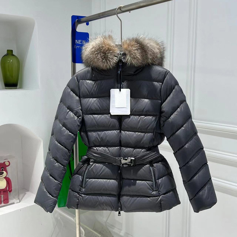 Womens Winter Coat Stuper Stuper Short Nortal Natural Big Fox For For Twible الحزام الخارجي كلاسيكي الأزياء الصلبة باركا سوداء سود