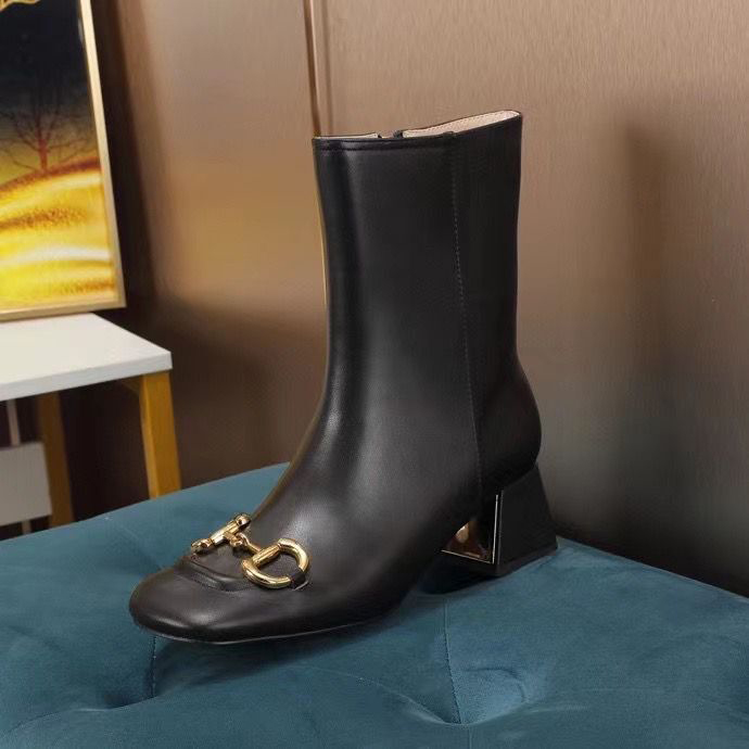 Botas de zíper da goreira da mulher Designer de fivela de metal tornozelo de bota de couro quadrado de salto alto de salto alto