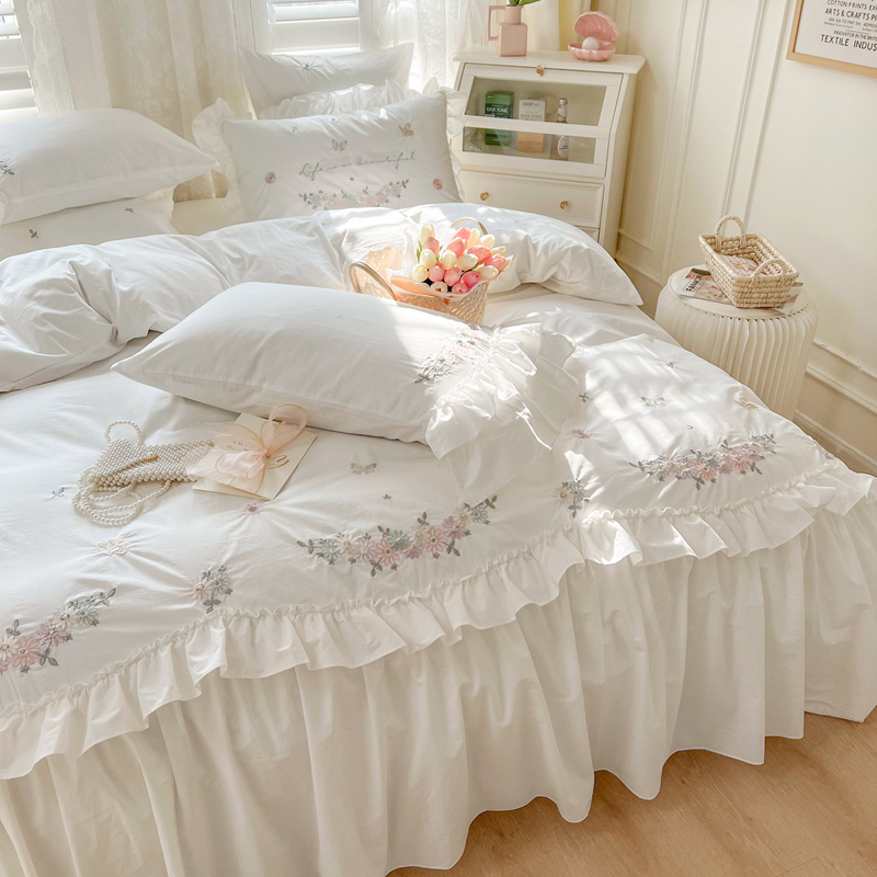 Sängkläder uppsättningar 100% bomullskoreanska prinsessor Vita sängkläder set ruffle bäddsäcke blommor broderad täcke täckbädd kjol kuddväskor hemtextil 221010