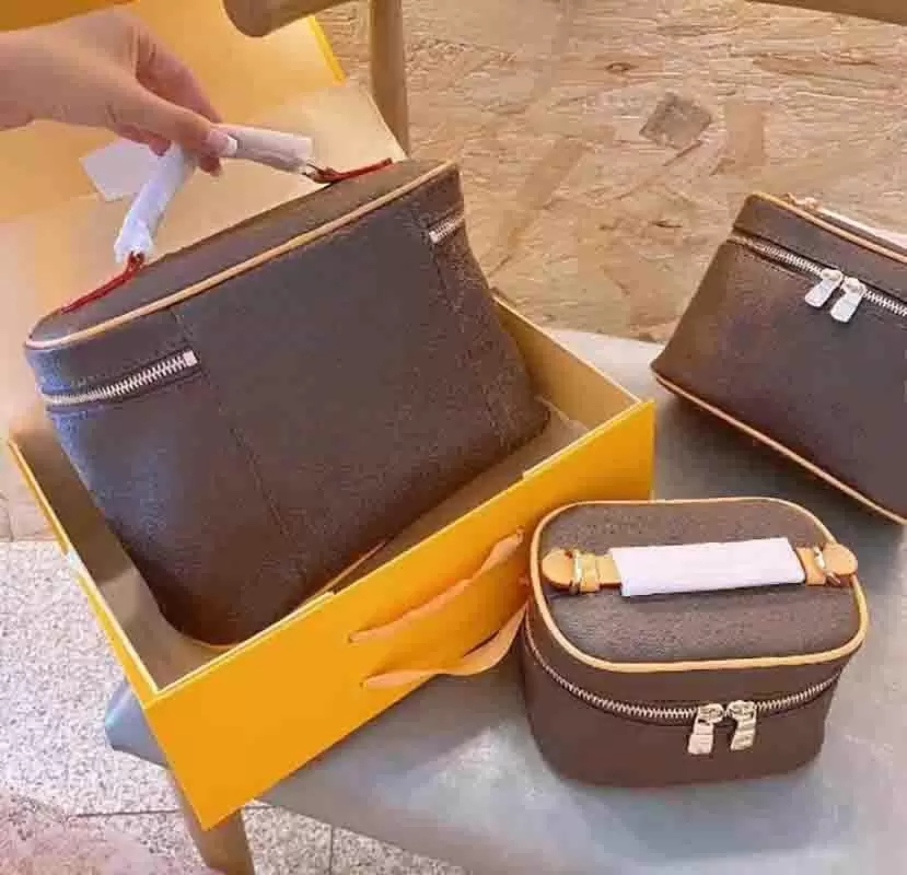 2022 Lady Cosmetic Bags Casos de maquiagem Moda Bolsa de maquiagem Designers Bolsa de viagem Bolsa de viagens Ladies Bolsas de alta qualidade 21192270f