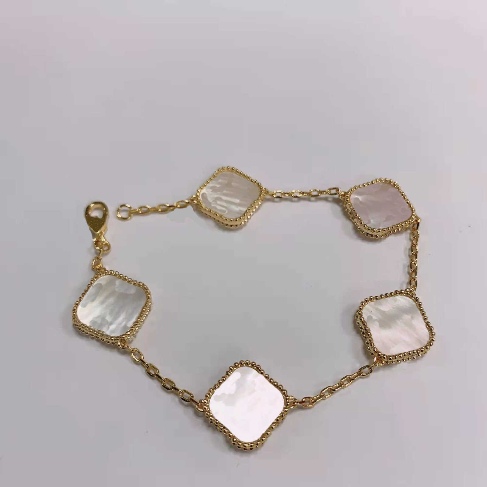 Urok bransolety klasyczne modne bransoletki 4fur liść koniczyna projektant biżuterii 18k złota bransoletka bransoletka dla kobiet Naszyjnik 290U