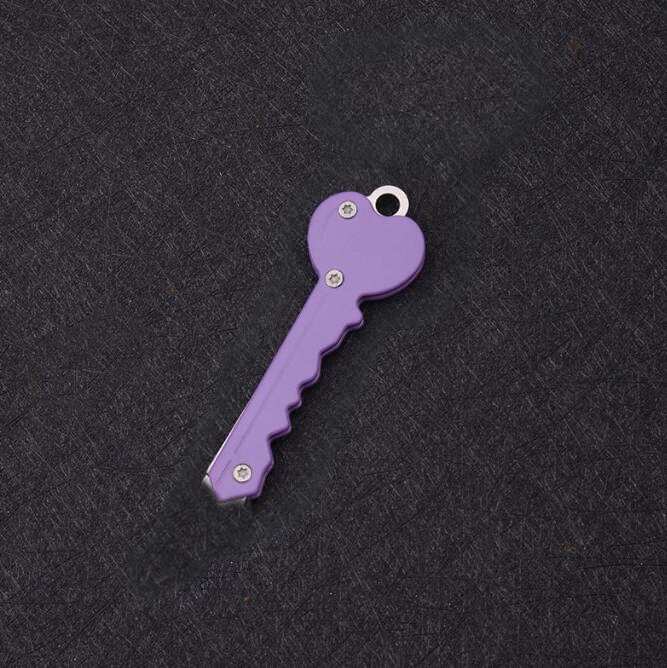 9 färger Mini Folding Heart Keychain Pendant OK Key Shape Pocket Knife Outdoor Survival Tool Defense Keychain