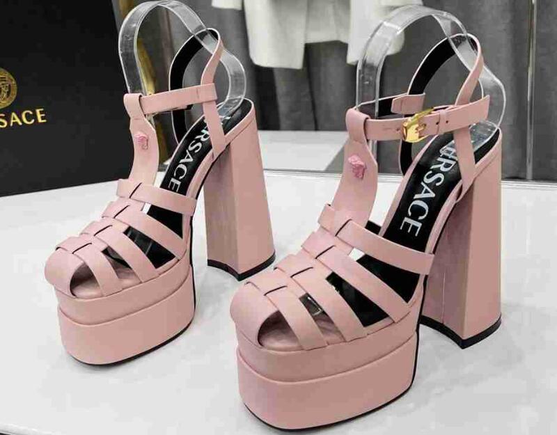 Realfine Sandals 5A 8126370 VS Greca Maze Plateforme Sandale Chaussures pour Femme Taille 35-42