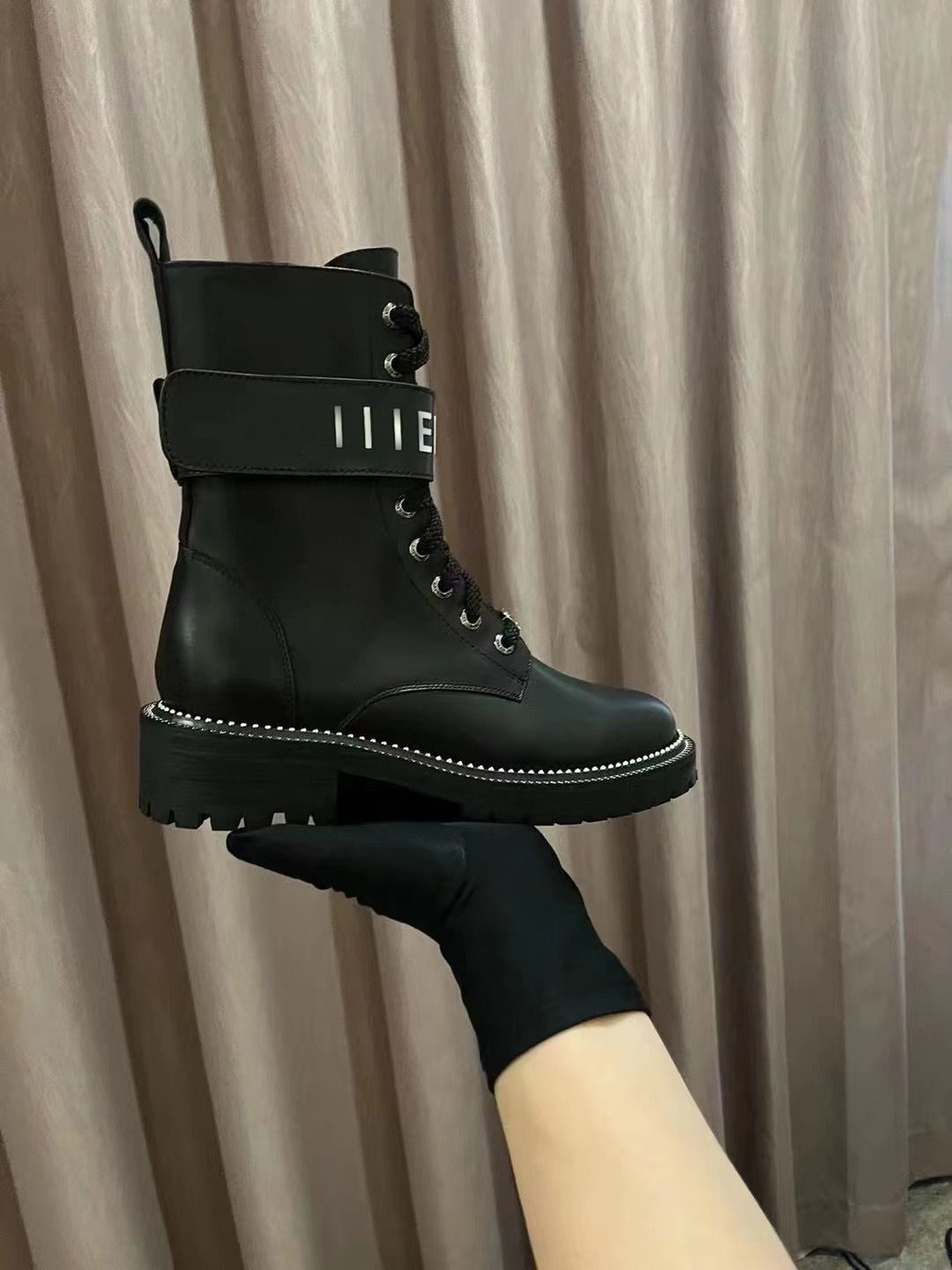 Autumn winter boots woman Thick soled Trainers Travel Metal belt buckle Zipper boot Soft cowhide lady Flat Casual designer shoe leather women shoes size 35-41 With box