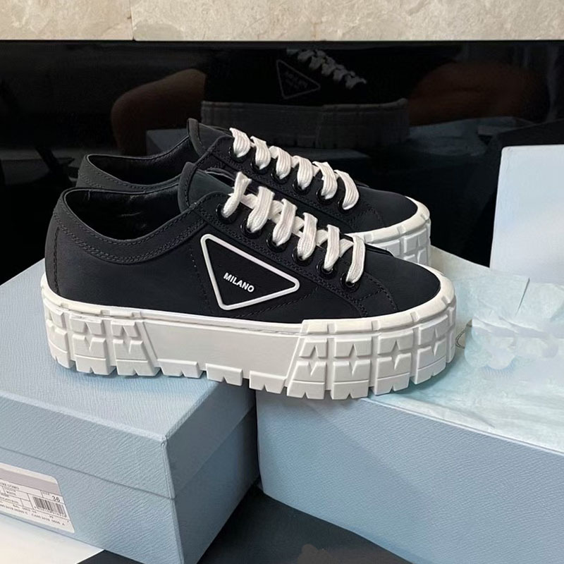 Üçgen Logo Tasarımcıları Sıradan Ayakkabı Platformu Çift Tekerlek Naylon Spor Ayakkabı Kadınları Kadın Sneaker Trainers Pembe Model S1 için Üçlü Kalın Dip Lüks Düşük Gabardine