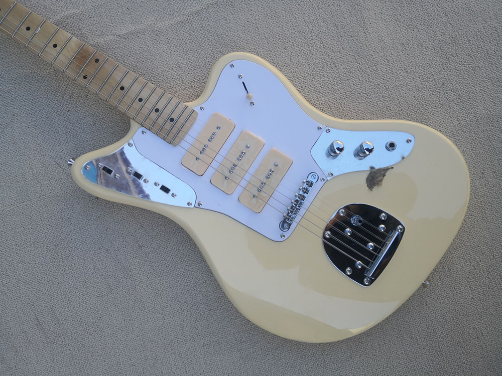 La chitarra elettrica color crema con pickup P 90, la tastiera in acero può essere personalizzata