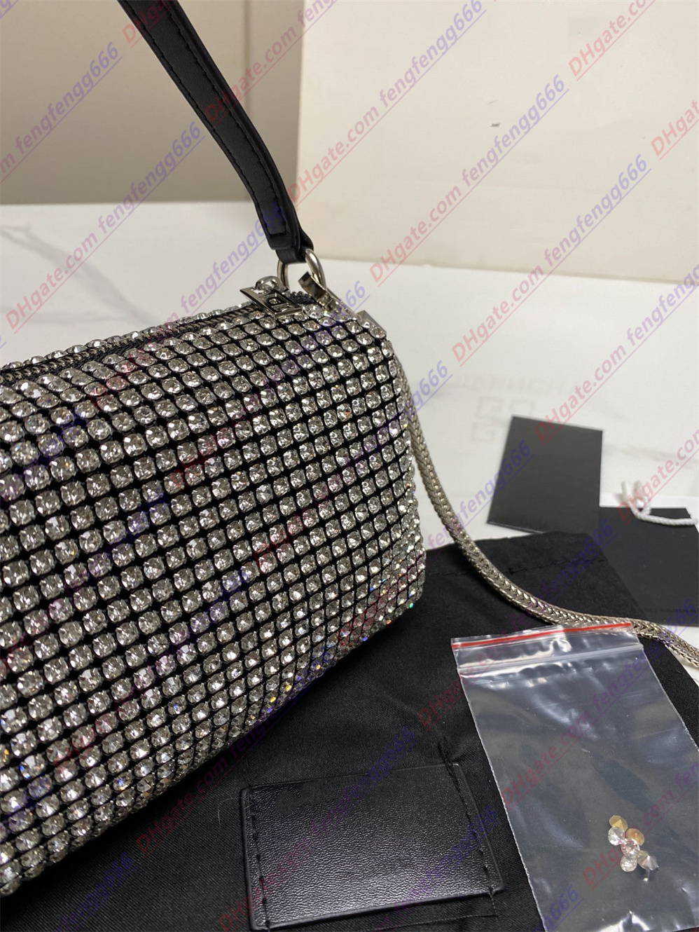 Kadınlar için özel olarak tasarlanmış üst elmas çanta Omuz çantası Göğüs modası Zincir çanta El yapımı moda Çapraz Vücut Çantaları Cüzdanlar