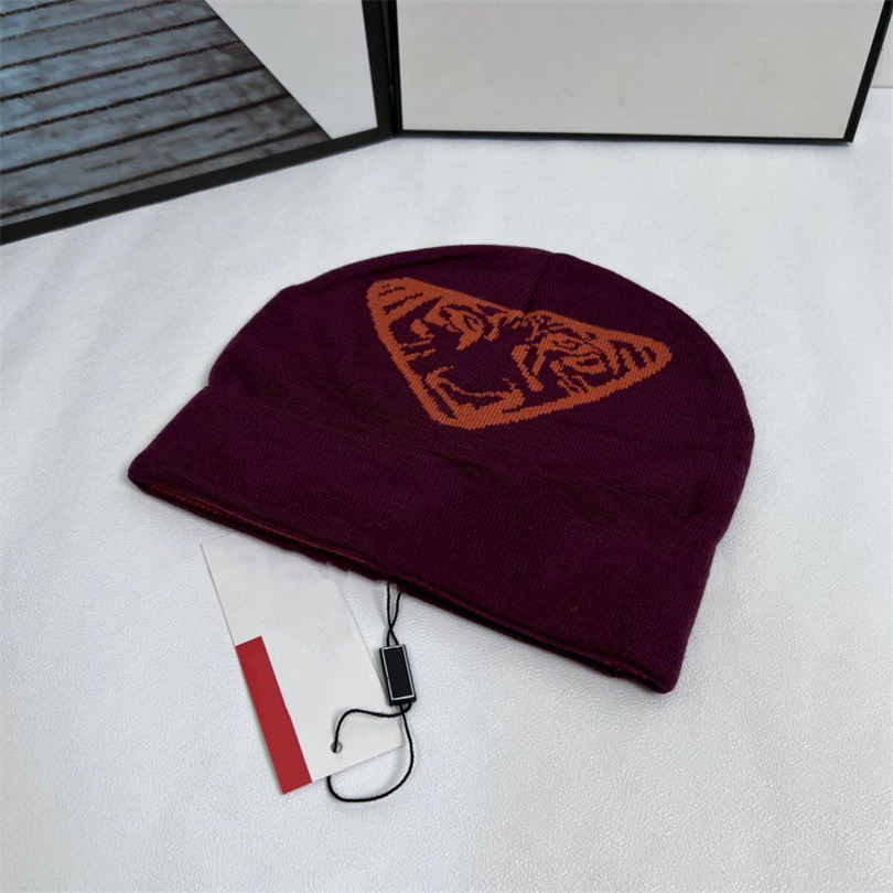 Erkek Beanie Kadınlar Örme Şapatası Kafatası Kapakları Tasarımcı Tiger Jacquard Kış Sıcak Yün Şapkalar Klasik Yüksek Sokak Çifti Açık Moda 4367388