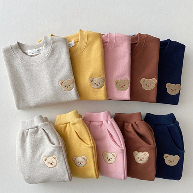 Familjsmatchande kläder Personlig småbarn Baby Boy Girl Fall Cloths Set Kläder Set Kids Sport Bear Sweatshirt Pants 2st Suits 221012