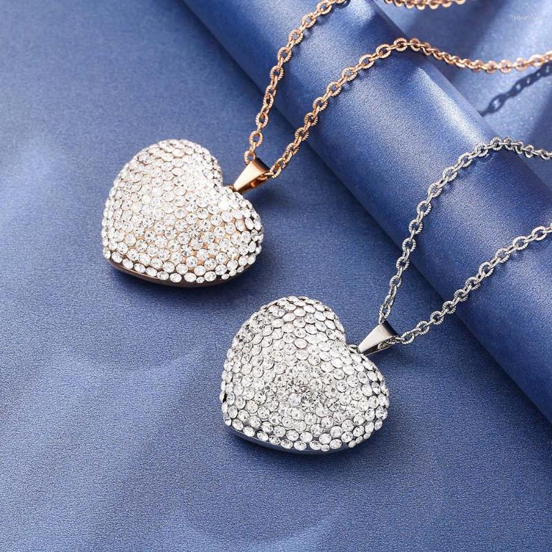 Colliers pendants à la mode Crystal Love Heart Neckce pour femmes Chaîne en acier inoxydable Hingestone Fashion Bijoux Lover Pretty280n