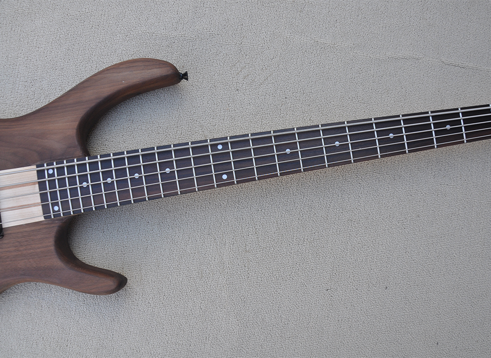 5 sznurków orzechowa szyja przez body elektryczną gitarę basową z podstrunnicą z drzewa różanego 24 progi można dostosować zgodnie z żądaniem