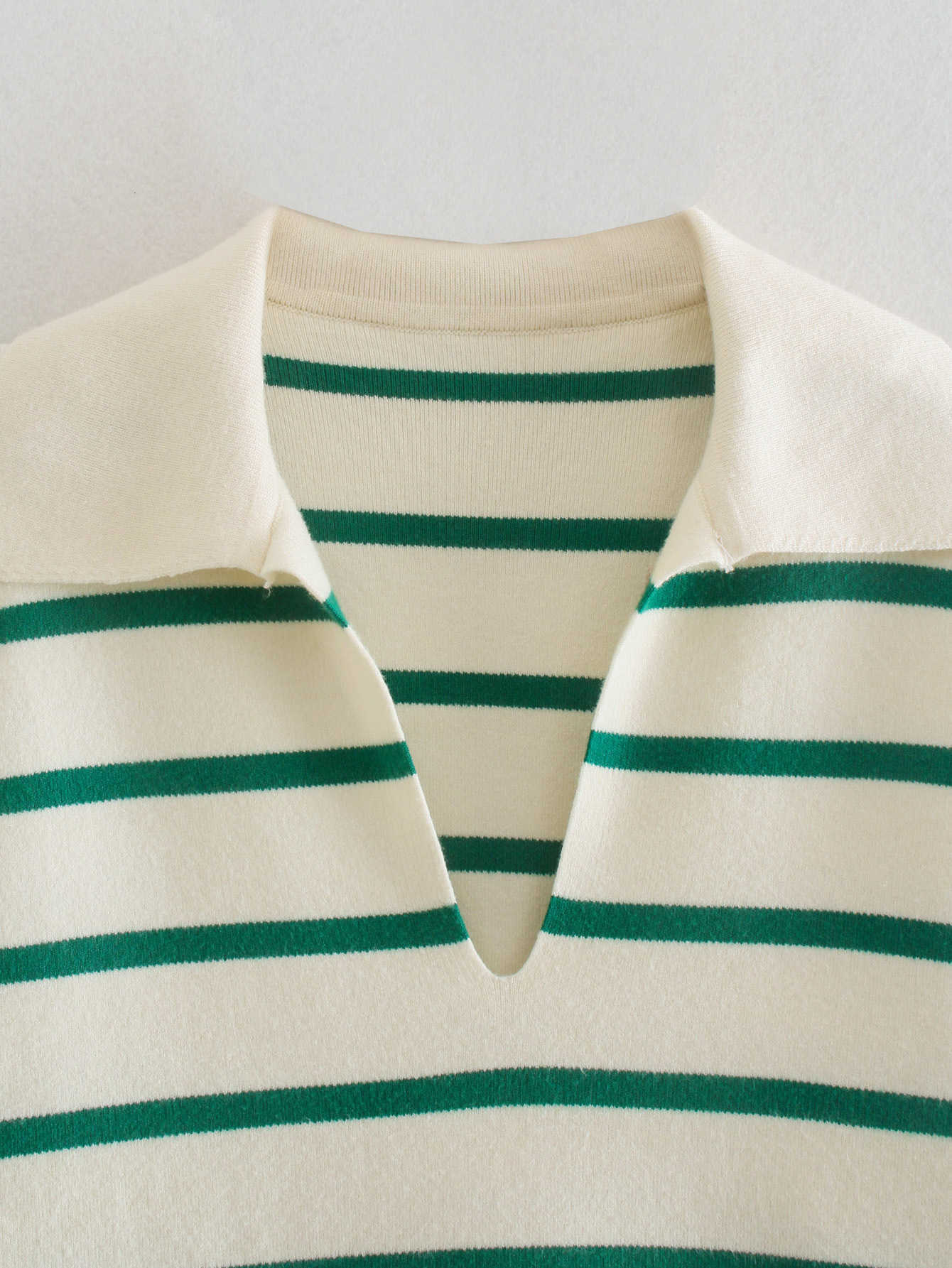 حياكة النساء Tees Traf Green Striped Sweater Woman فضفاضة سترة متشابكة النساء طويل الأكمام عتيقة سترات أزياء الشارع الخريف للنساء T221012