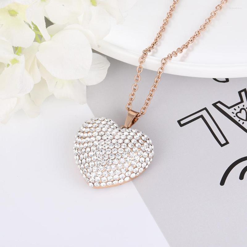 Colliers pendants à la mode Crystal Love Heart Neckce pour femmes Chaîne en acier inoxydable Hingestone Fashion Bijoux Lover Pretty280n