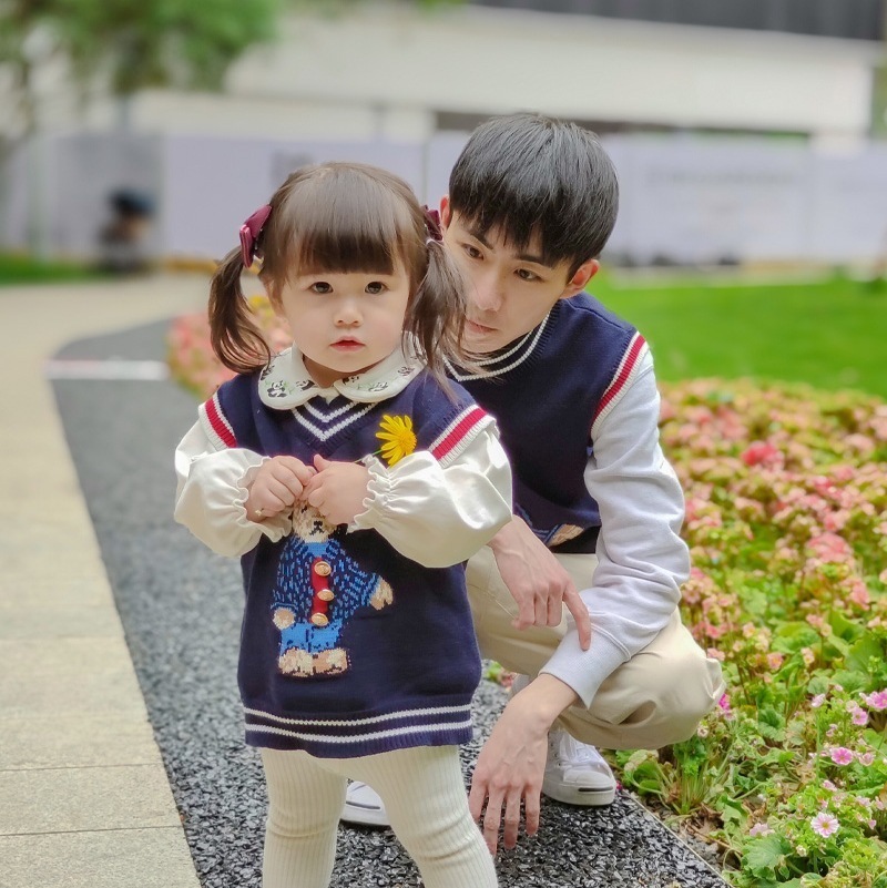 Family Matching Outfits Autumn Parent Child Vest Sweater For Kids Bear Knit Top Dad Mom And Son Daughter Christmas Knitted Cardiga9889503