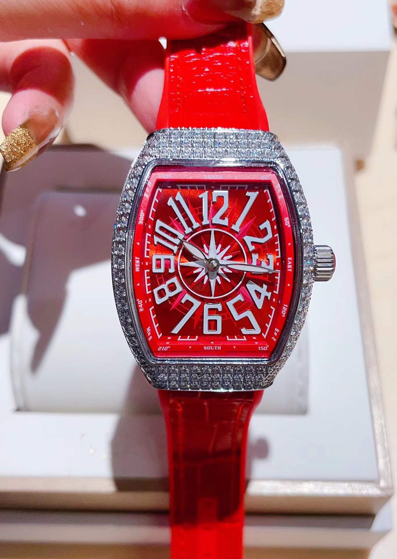 Diamant V32 V32 Wine Barrel Montres de marque G￩om￩trique Num￩ros g￩om￩triques ￩toiles Wristwatch Femmes Red Le cuir quartz Watch Lady Zircon Corloge ￩tanche