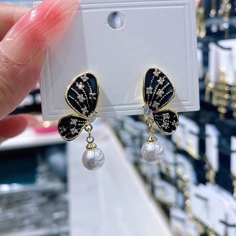 Ciondola il lampadario moda perla nera farfalla orecchini pendenti le donne stile coreano micro pavimenta nuovi gioielli