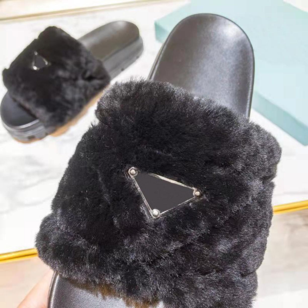 Famous Brand Women's Slippers Top Designer Fashion Inverted Triangle Logo Plush Flat Sandals Hotel Indoor Shoes Outdoor Casual Shoes Dust Bag Size 35-41