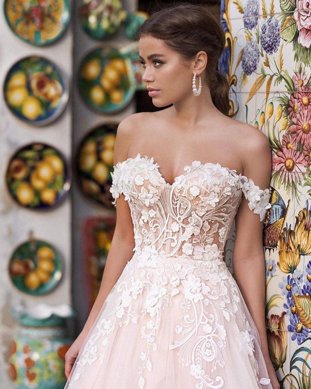 Robes De Mariée En Dentelle De Charme Appliqued Robes De Mariée Plus La Taille Hors Épaule Décolleté Balayage Train Tulle Robe De Novia