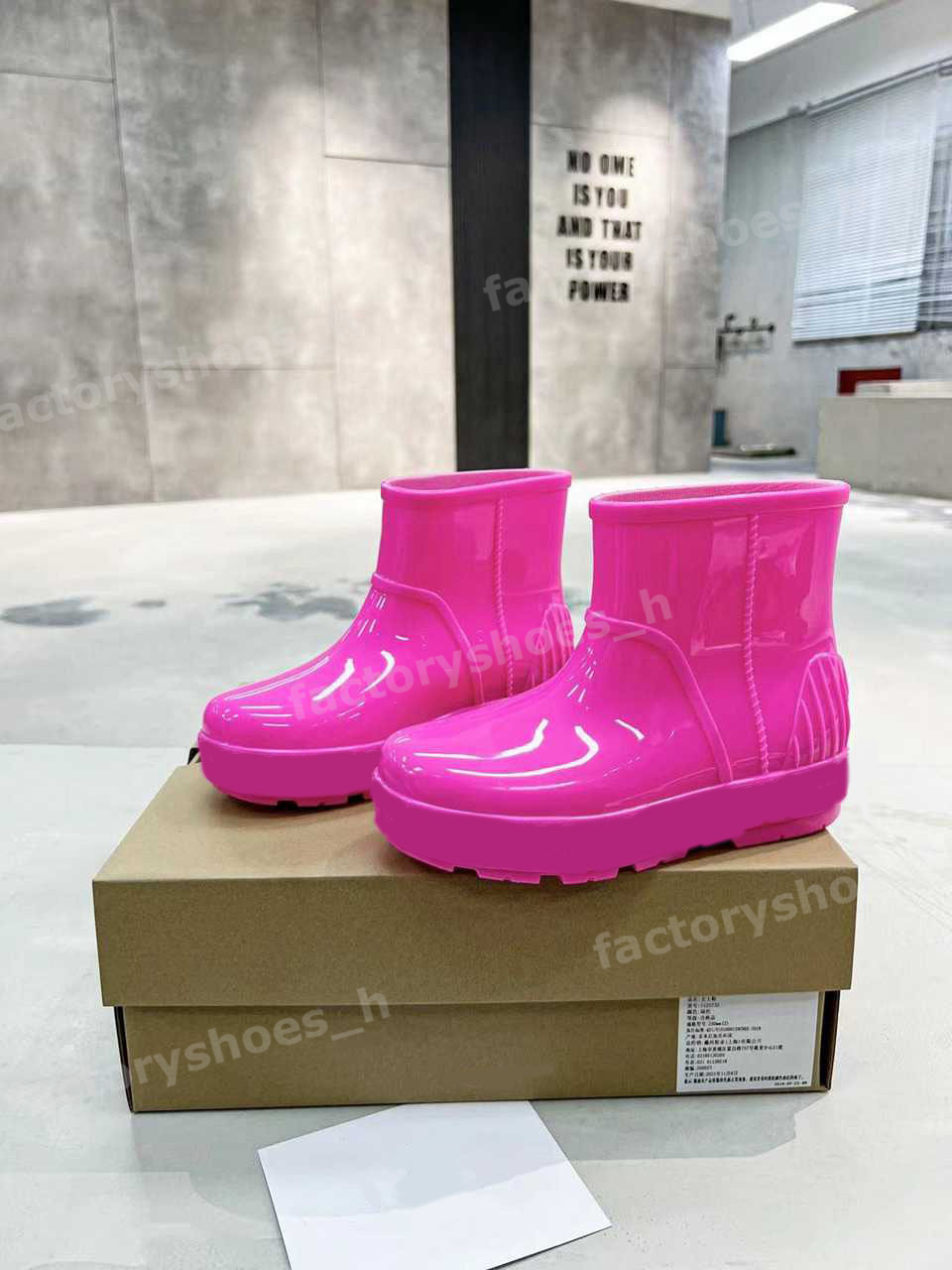 Designer-Stiefel für Damen, Regenstiefel, wasserdicht, Stiefeletten, Damen, fluoreszierende Stiefeletten, erhöhter Buchstabendruck, modische Winterstiefel