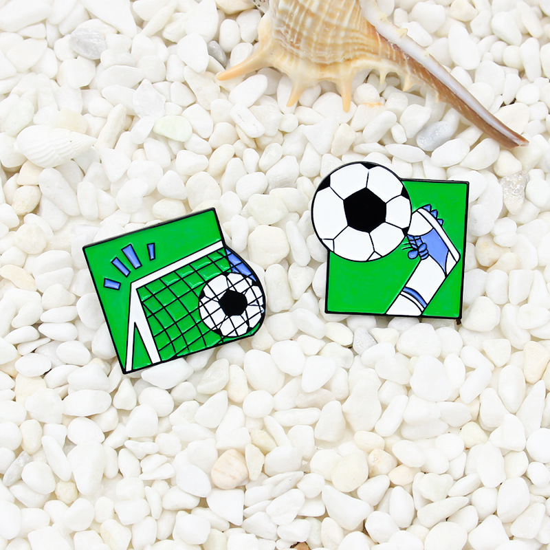 Fashion Football Sports Enamel Pins Play football Boy Sports Green Custom Brooches Lapel Badges Jewelry for Friends Wholesale