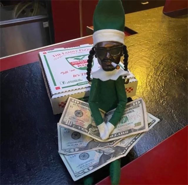 Objets décoratifs Figurines Snoop sur un rythme d'elfe de Noël Bent Bent Home Decorati Resin Ornement Year Gift Toy 221014