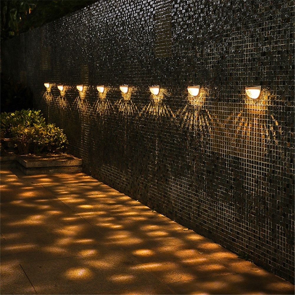 Decorações de jardim LED Luz solar Decoração ao ar livre Deck Sconce Fence Lâmpada Driveway ing 221025