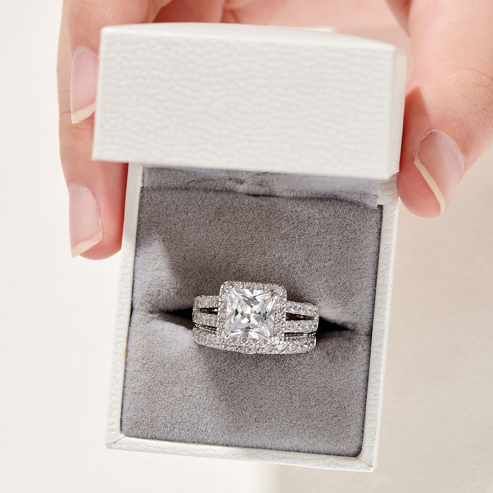 Pierścienie ślubne She 2 szt. Zestaw pierścionek Vintage Solid 925 Sterling Silver 4CT Princess Cut Aaaaa CZ Związanie się z kobietami dla kobiet 2210178164949