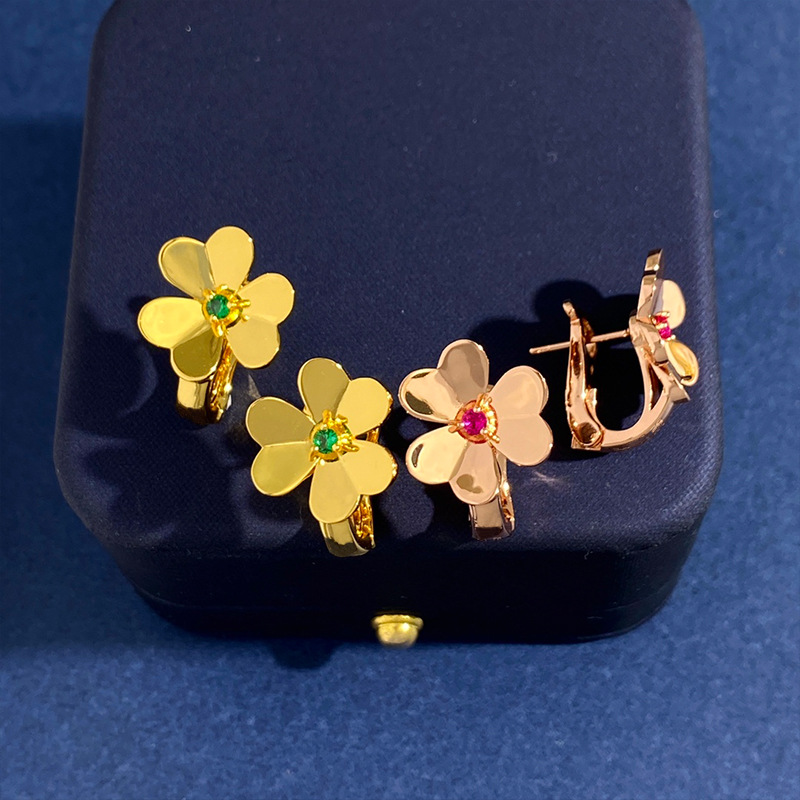 Nuovo orecchino a bottone in oro verde con fiore di trifoglio rosso CZ 3 gioielli da donna, design semplice, personalità, mini