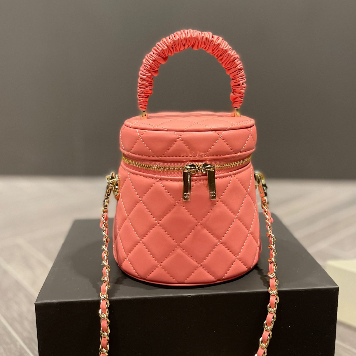 Women Cute Mini Pink Bucket Shoulder Bags Size13x14cm Famous Brand Fashion Chain Small Mobile Purses Thread Lovely Crossbody Hand Bag Top Handle Handbags Wallet