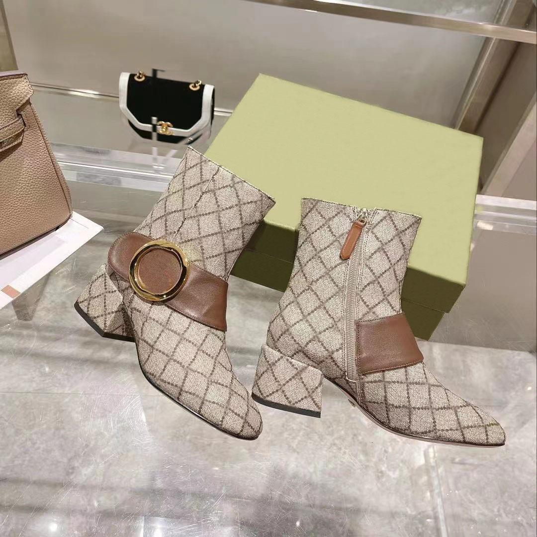 2022 Femmes Designers Chaussures en cuir surdimensionnées Hommes Bottes Cheville Martin
