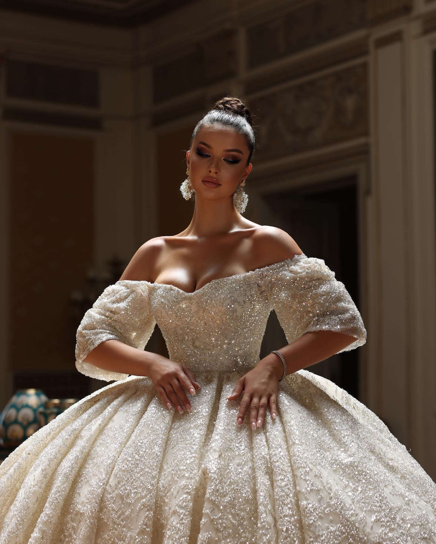 Luxe Dubai trouwjurk Off Shoulder Bruidsjurken Lace Beading Elegante korte mouwen Robe de Mariee