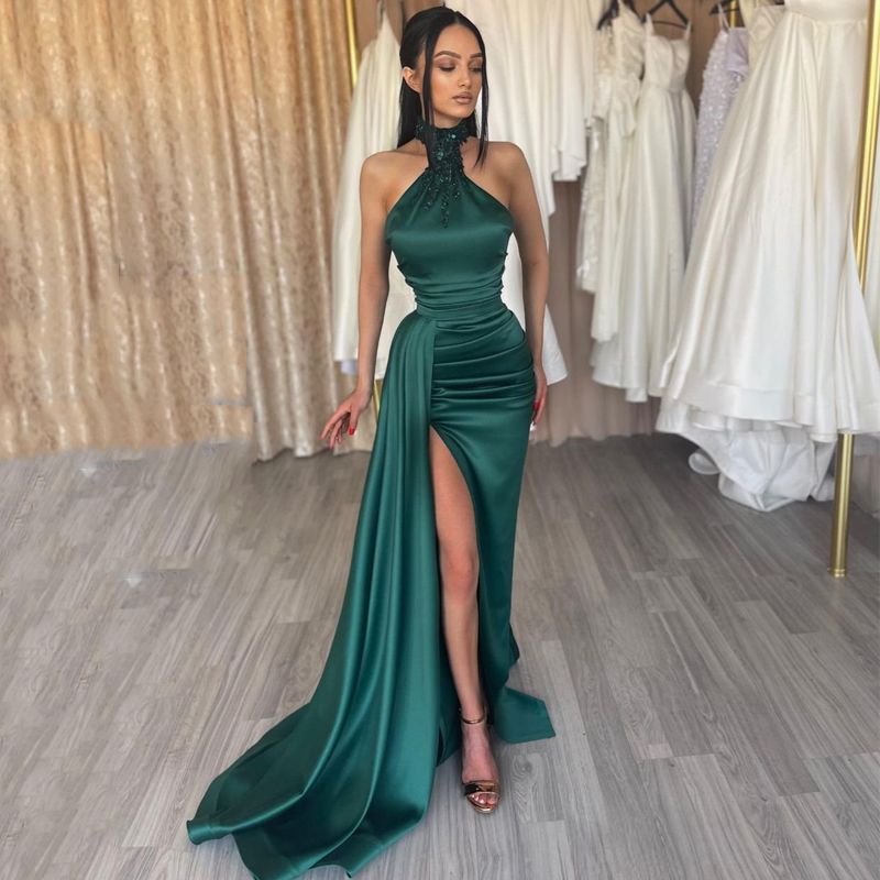 2023 Sexy Mermaid Prom Dresses Emerald Green Halter Plus Size Arabic Crystal Beads Side Split Satin Evening Formal Party Dress