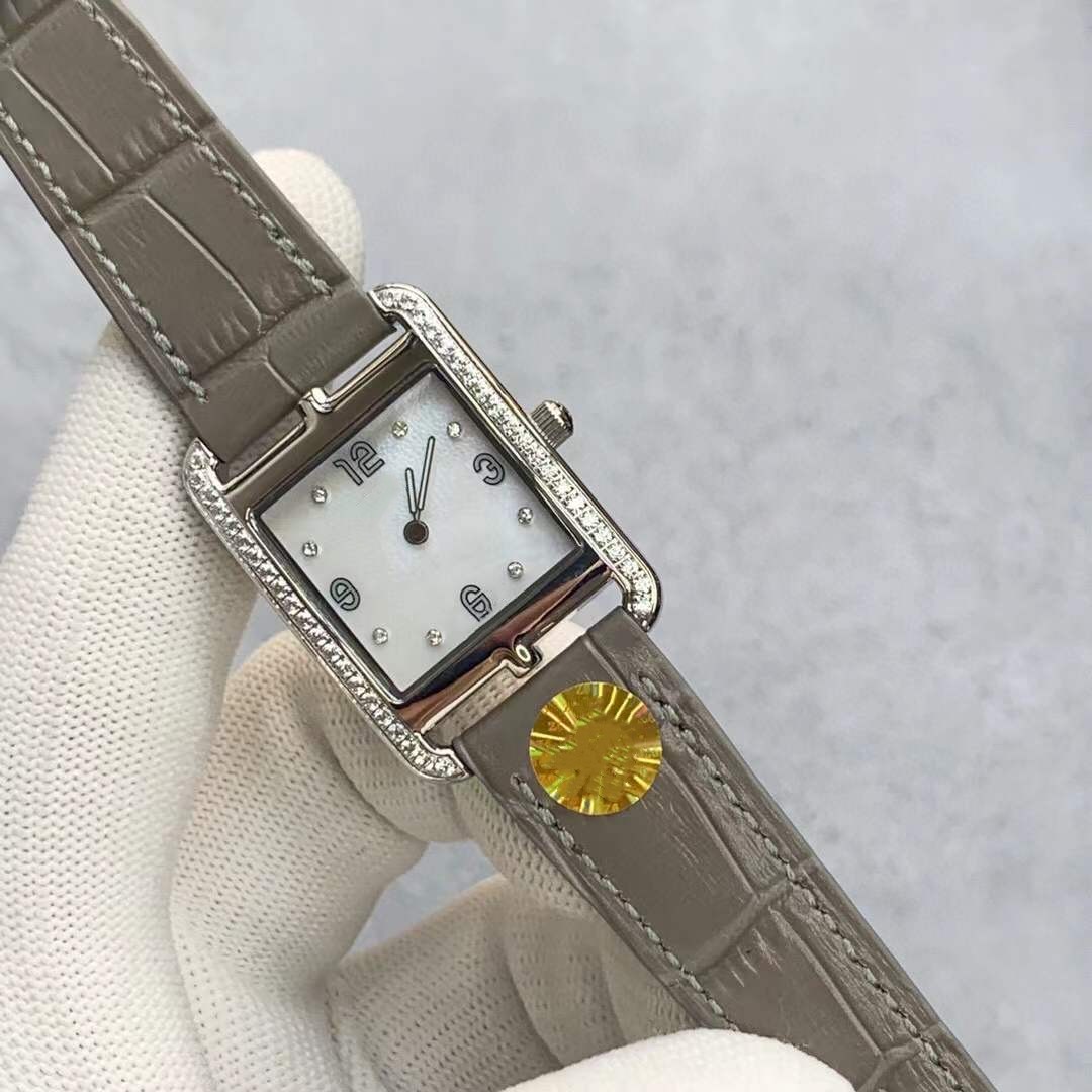 23 mm słynna marka Kobiet kwarcowy zegarek Cape Ful Diamond Real Stingray Skórzany prostokąt na rękę Digital Numer Mother of Pearl Shell Clock AAAA Jakość