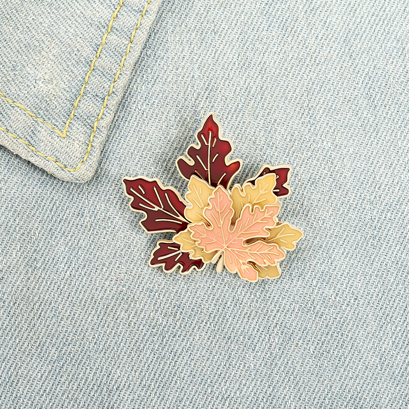 2 size Metal Enamel Maple Leaf Pin Brooches Chinese Colored Badge Decorations Corsage Pins Women Men Clothes Accessories