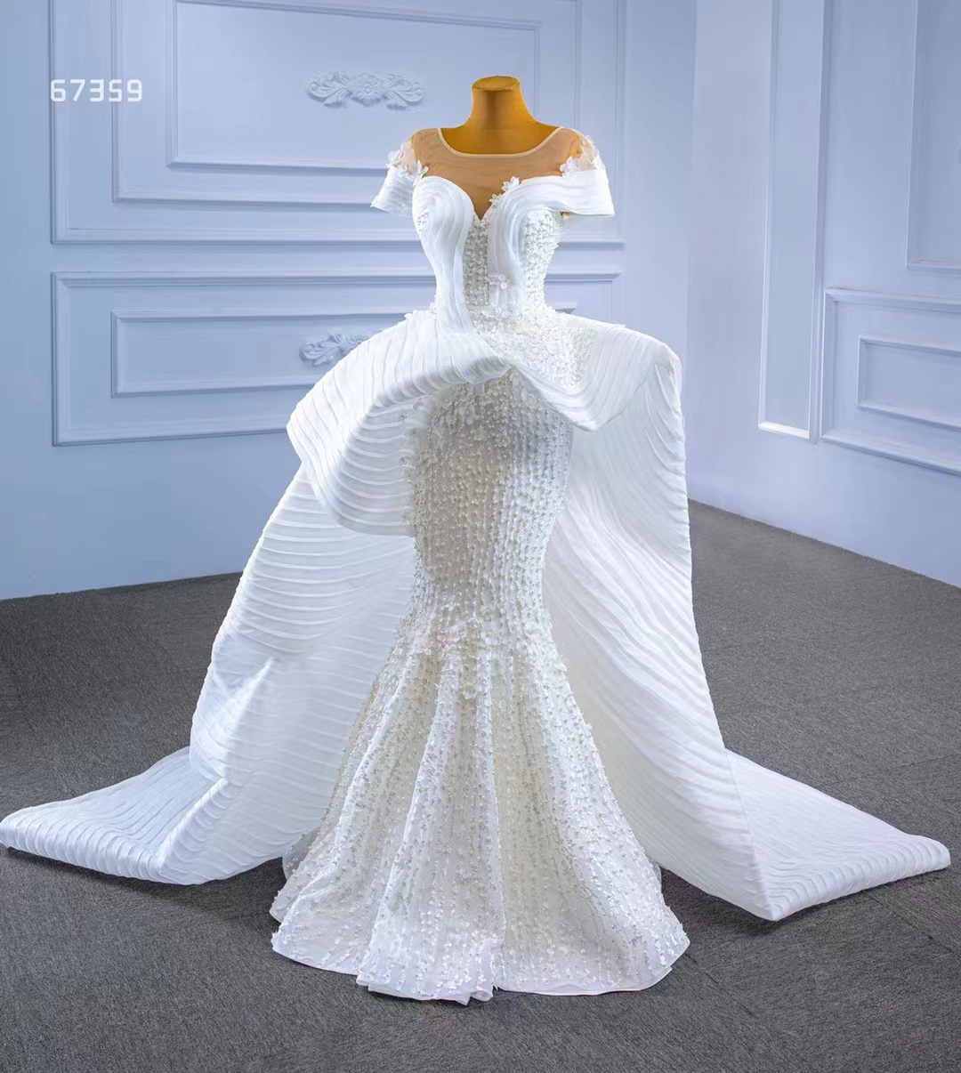 Herzförmiges Brautkleid im trendigen Design, luxuriöse, schwere Perlenspitze, Weiß, SM67359