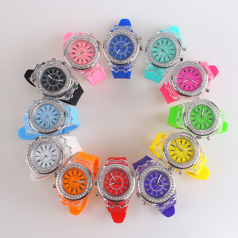 Parti-Glow-in-the-Tark Led Lighted oyuncaklar Yeni Kadın Moda Erkekler Silikon Diamond Watch Öğrenci Bileği Saati D19