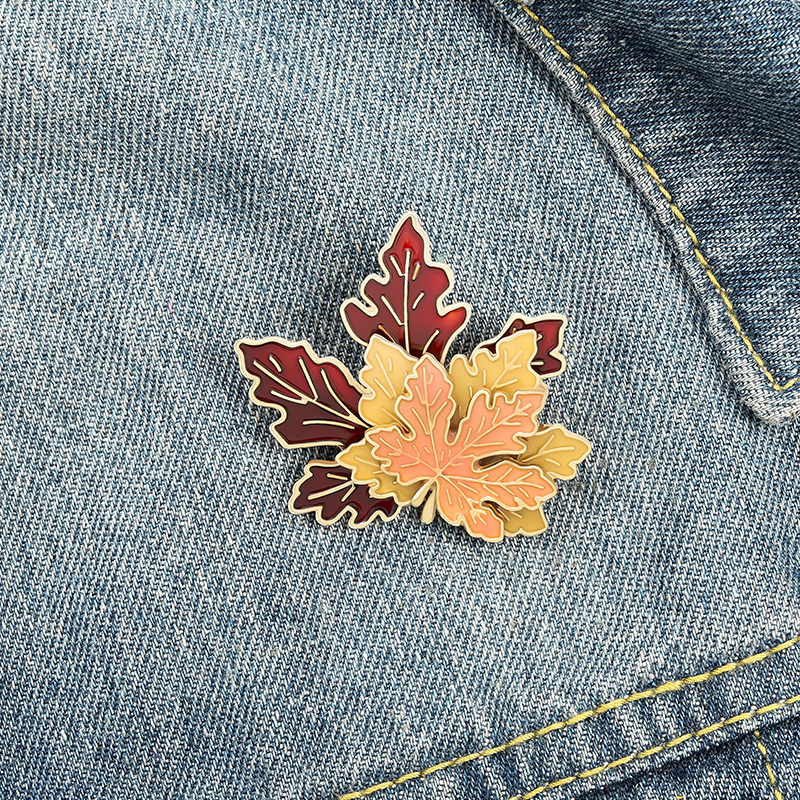 2 size Metal Enamel Maple Leaf Pin Brooches Chinese Colored Badge Decorations Corsage Pins Women Men Clothes Accessories