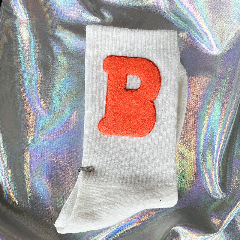 Neue Damensocken Buchstaben Strümpfe Bequeme atmungsaktive Baumwollsportsocken Herren vier Jahreszeiten