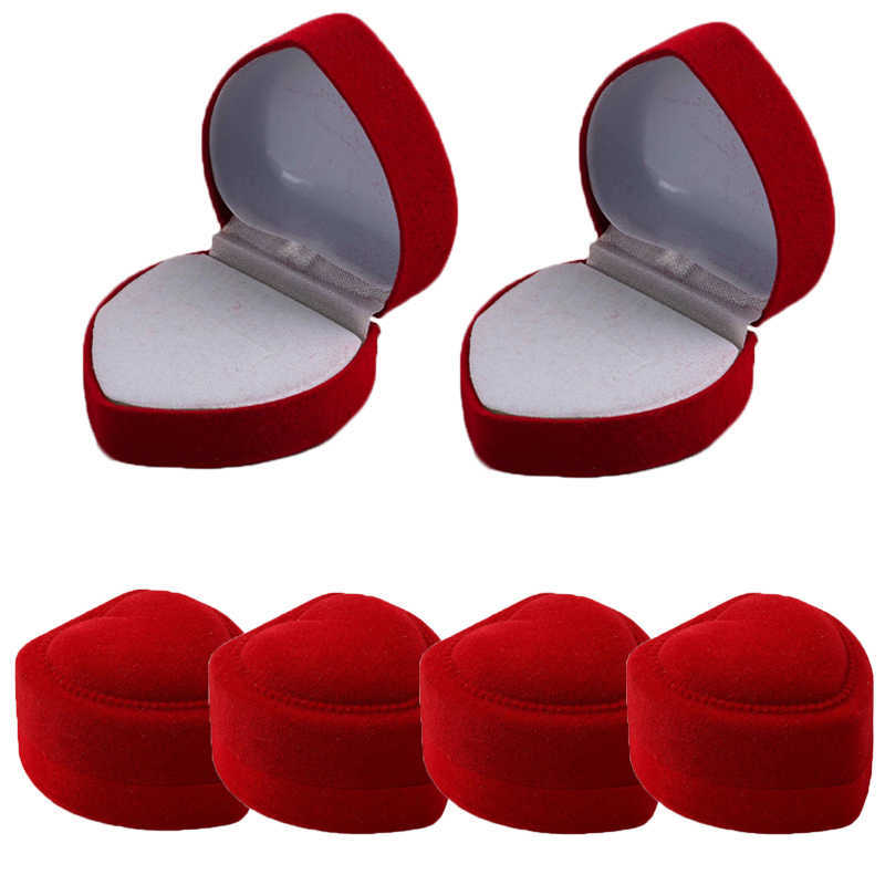 Jewelry Boxes Red Heart Velvet Ring Engagement Wedding Simple Design Holder for Lover Proposal Wholesale L221021