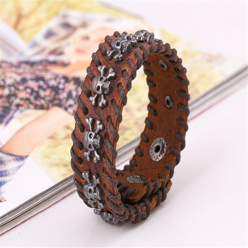 Punk Knit Skull Bracelets Bracelet en cuir Bouton de manchette Wrap Bracelet Wristand pour hommes femmes