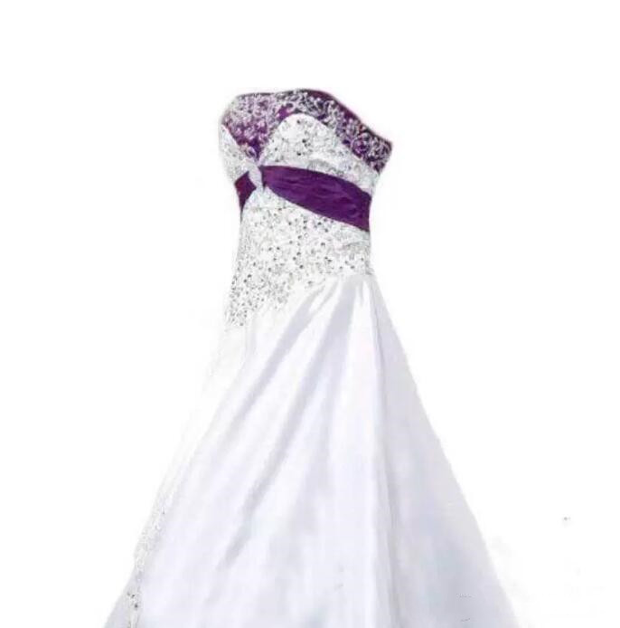 Abiti da sposa vintage mimetici in raso bianco e viola 2022 senza spalline con lacci in rilievo con ricami in pizzo corsetto con strascico taglie forti