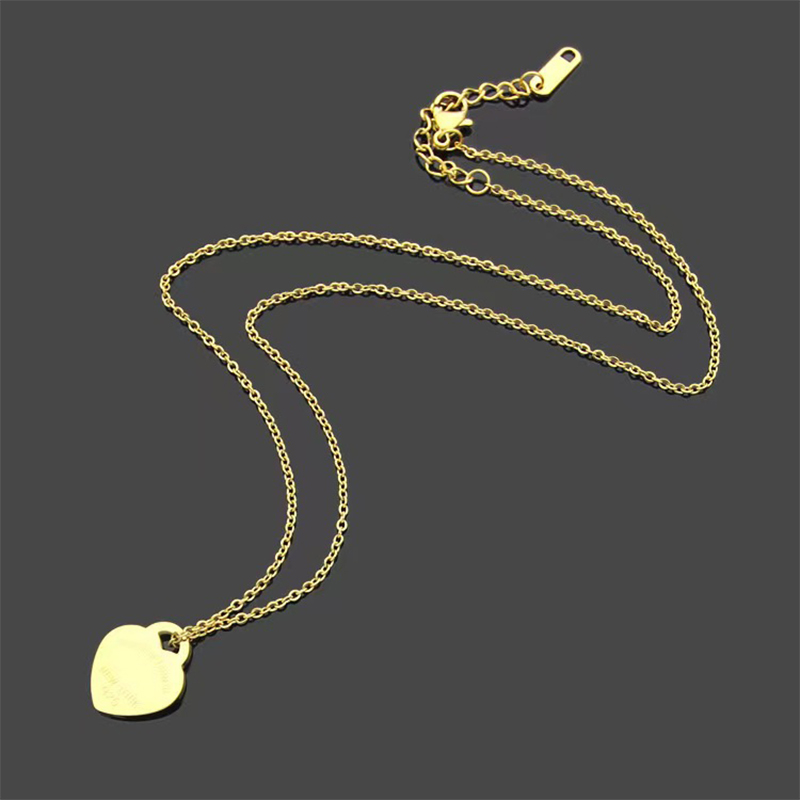 Classique T-Lettre Coeur Pendentif Collier Tout Nouveau Créateur De Mode Collier pour Hommes et Femmes couple bijoux en acier inoxydable neckl215N