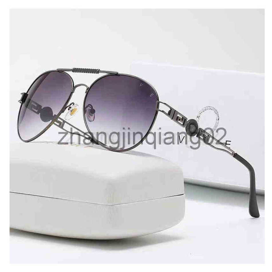 Designer Versage Sunglass Sun Eyewear Ciclo de moda luxuosos Mulher Mulher Mens Metal Toad Anti -Glare Driving Mirror Leisure Business 285d