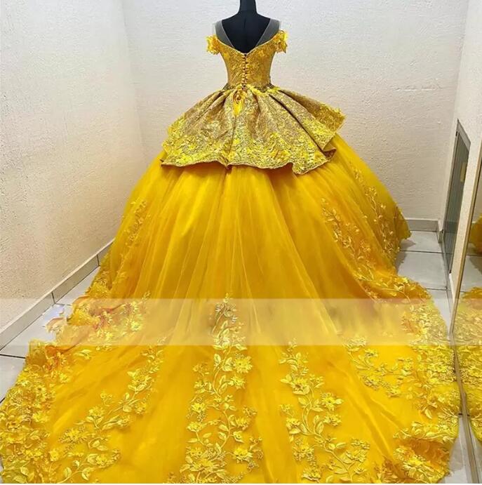 Charmante kralen Bright Gold Quinceanera Jurken Tier Taille Junior Girls Birthday Party Jurken 3D Flower Lace Appliques Asseplioose Cinderella Vestido de 15 Anos