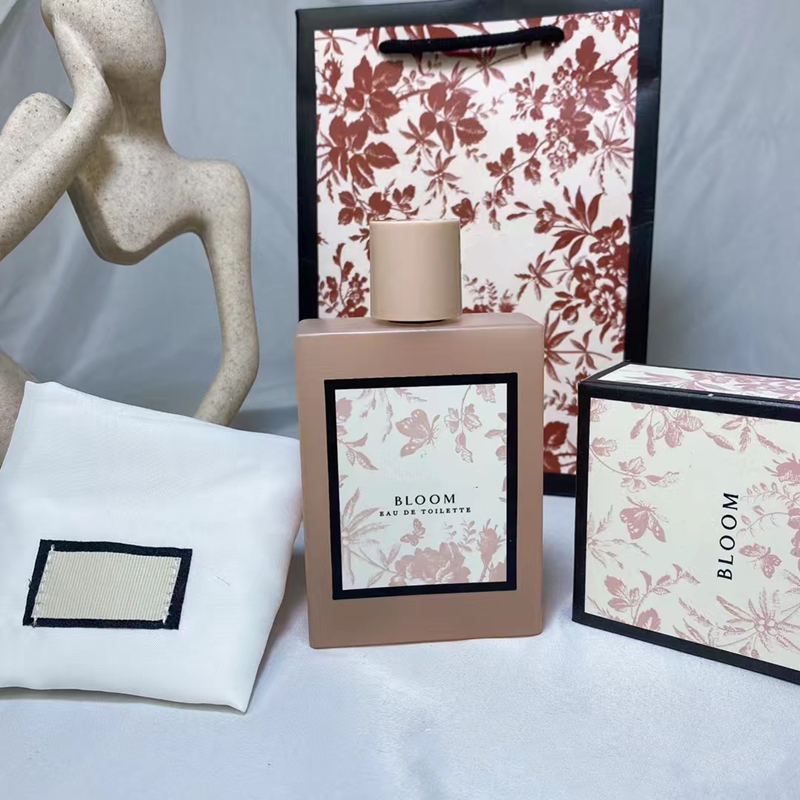 Lyxdesign Sexig Kvinnor Charm Parfym för Kvinnor Bloom Spray Varaktig Hög Doft 100ml EAU De Parfum Bra kommer med kartong