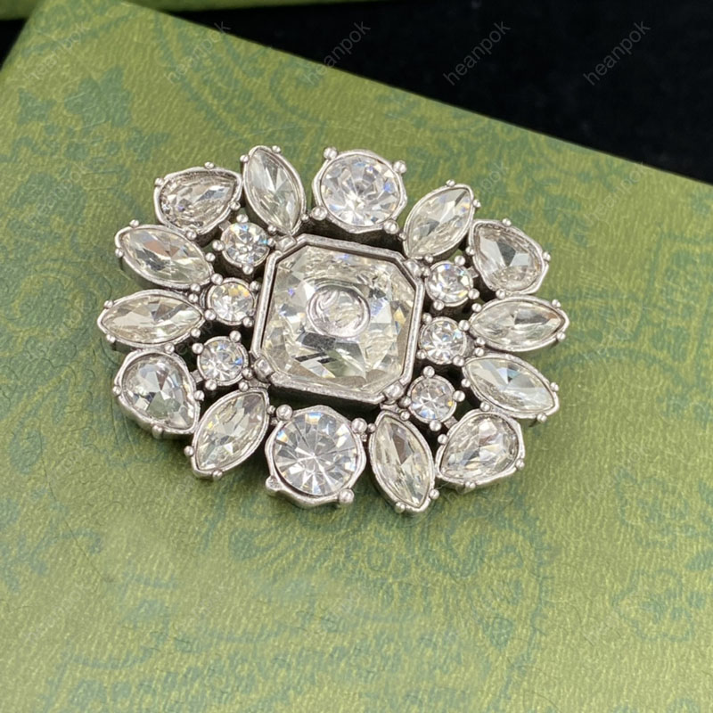 Mulheres vintage designer broches morango diamante pinos g broche strass cristal broches de metal terno laple pino moda jóias a2329