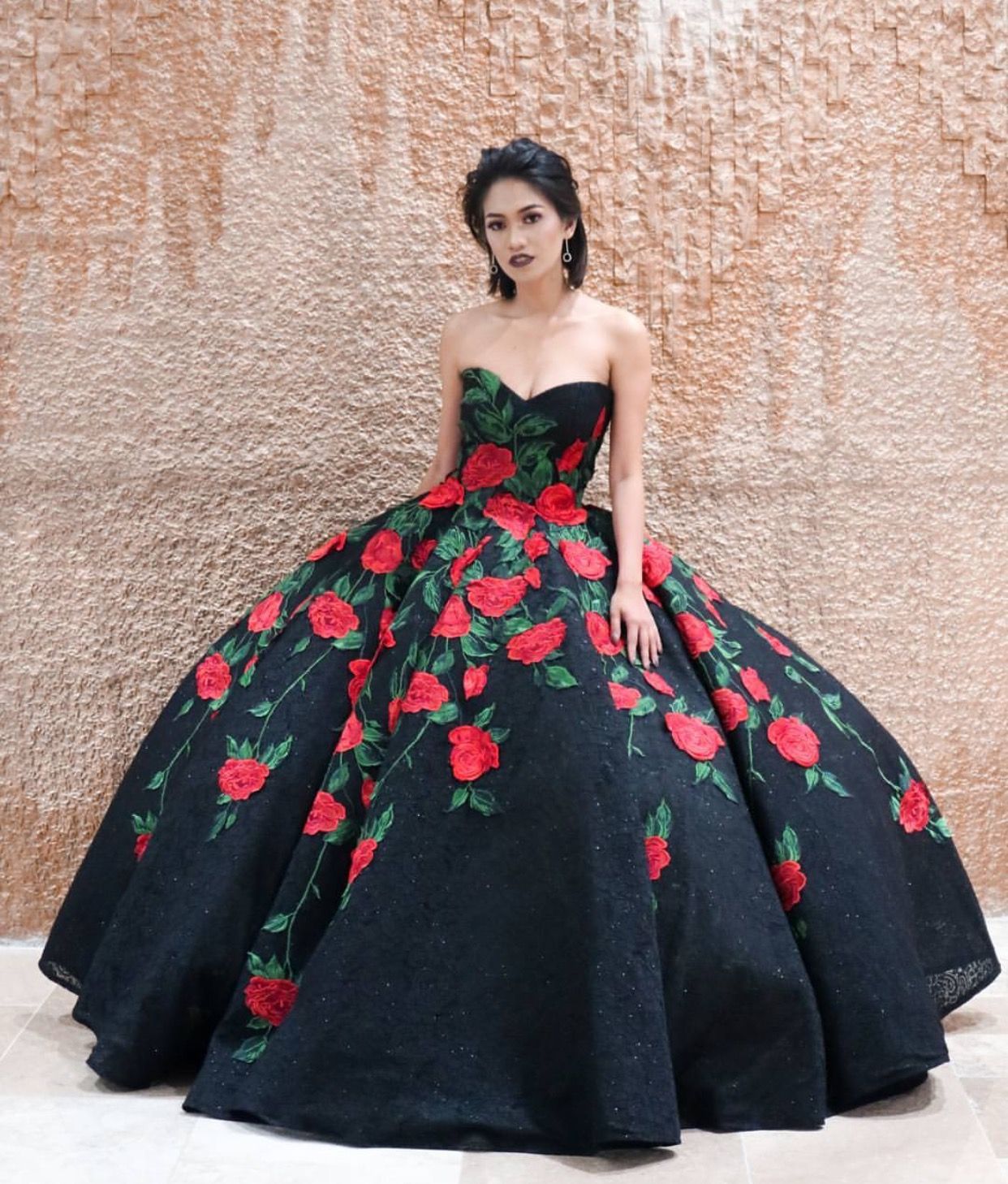 2023 Modeste dentelle fleurs florales appliques robes de Quinceanera robe de bal pour femmes grande taille chérie corset haut doux 16 robe mexicaine charro robes de soirée